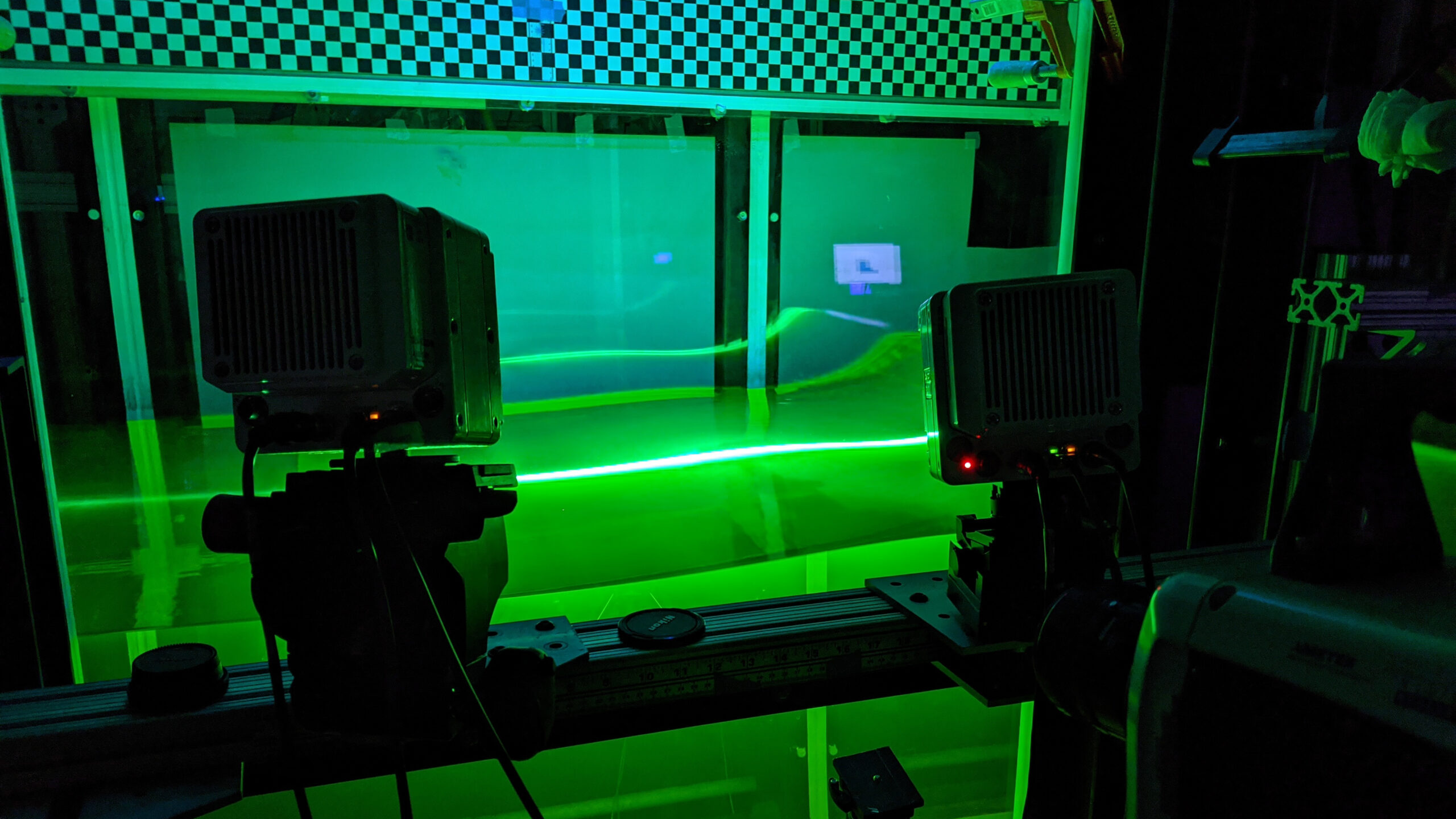 Experimental setup for measuring the 2D wave profile using laser induced fluorescence